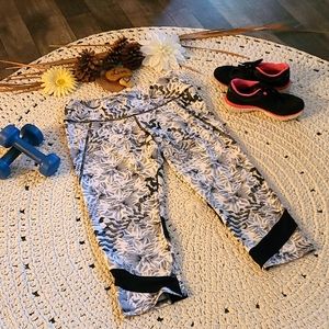 SALE EVEVEN LG, CAPRI WORKOUT LEGGINS MULTI